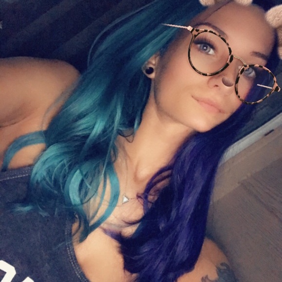 Meet your Posher, Kris - Picture 1 of 1